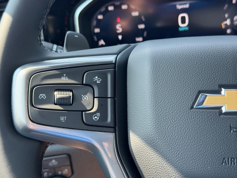 Chevrolet Silverado 1500 Vehicle Full-screen Gallery Image 13