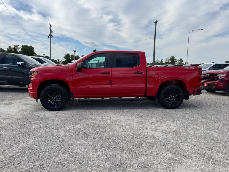 Chevrolet Silverado 1500 Vehicle Full-screen Gallery Image 2