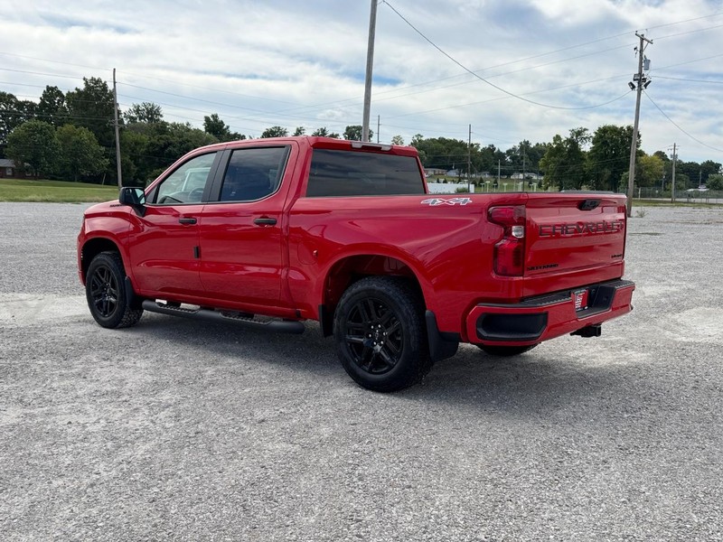 Chevrolet Silverado 1500 Vehicle Full-screen Gallery Image 3