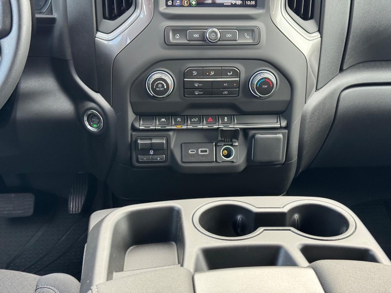 Chevrolet Silverado 1500 Vehicle Full-screen Gallery Image 9