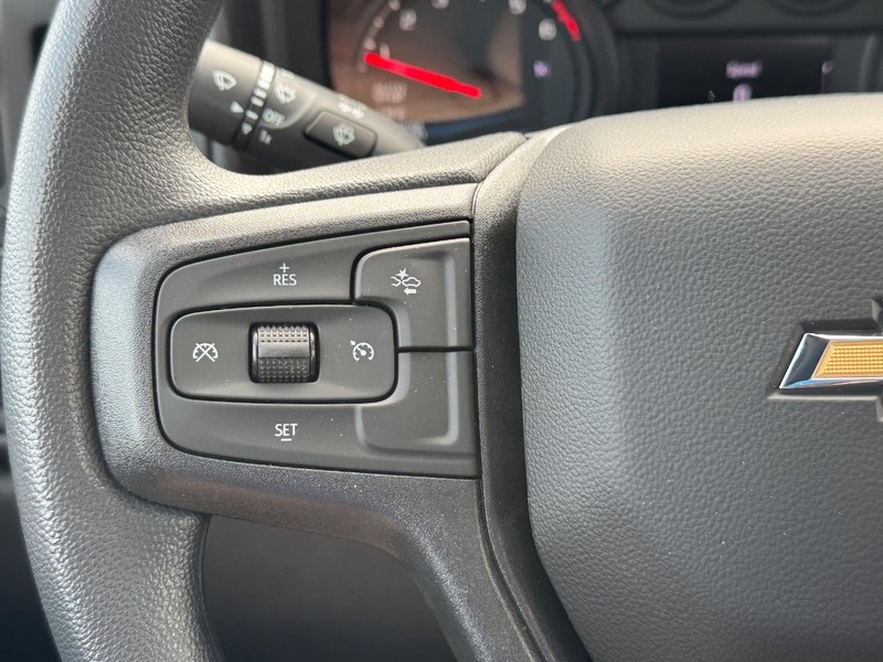 Chevrolet Silverado 1500 Vehicle Full-screen Gallery Image 13