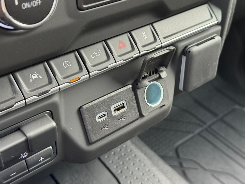 Chevrolet Silverado 1500 Vehicle Full-screen Gallery Image 14