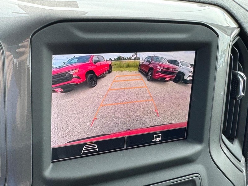 Chevrolet Silverado 1500 Vehicle Full-screen Gallery Image 15