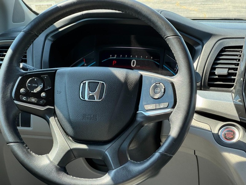 Honda Odyssey Vehicle Full-screen Gallery Image 12