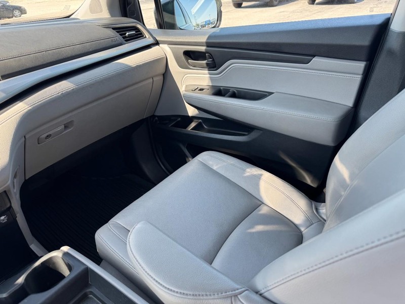 Honda Odyssey Vehicle Full-screen Gallery Image 14