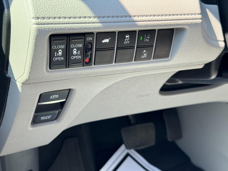 Honda Odyssey Vehicle Full-screen Gallery Image 15