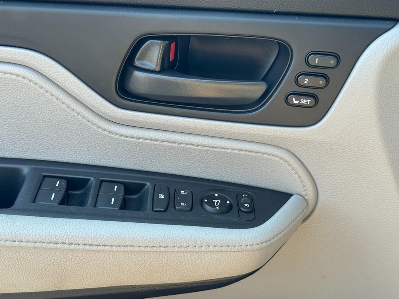 Honda Odyssey Vehicle Full-screen Gallery Image 23