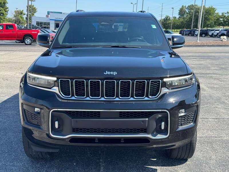 Jeep Grand Cherokee L Vehicle Full-screen Gallery Image 9