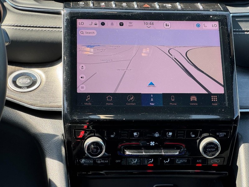 Jeep Grand Cherokee L Vehicle Full-screen Gallery Image 13