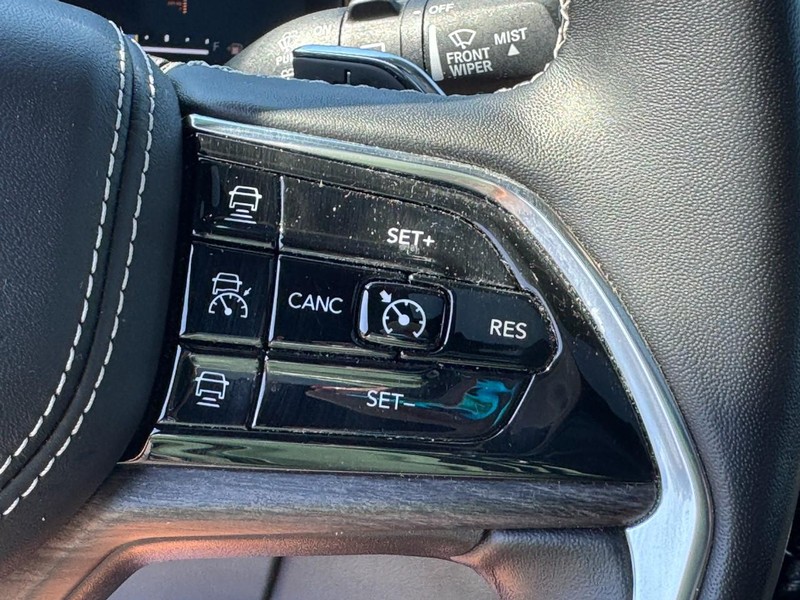 Jeep Grand Cherokee L Vehicle Full-screen Gallery Image 19