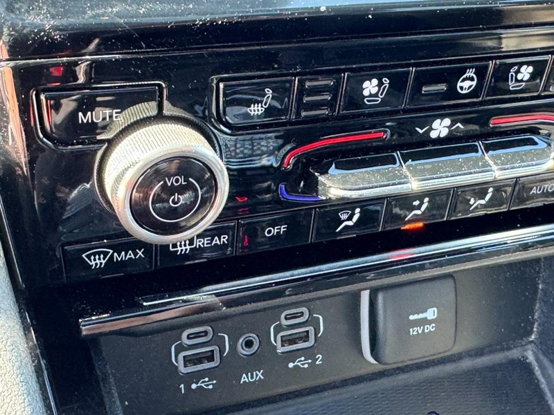 Jeep Grand Cherokee L Vehicle Full-screen Gallery Image 25