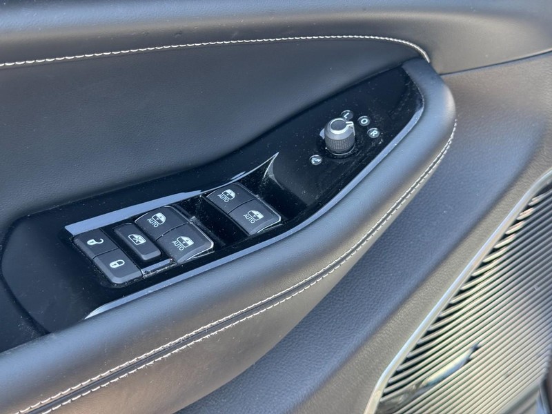 Jeep Grand Cherokee L Vehicle Full-screen Gallery Image 27