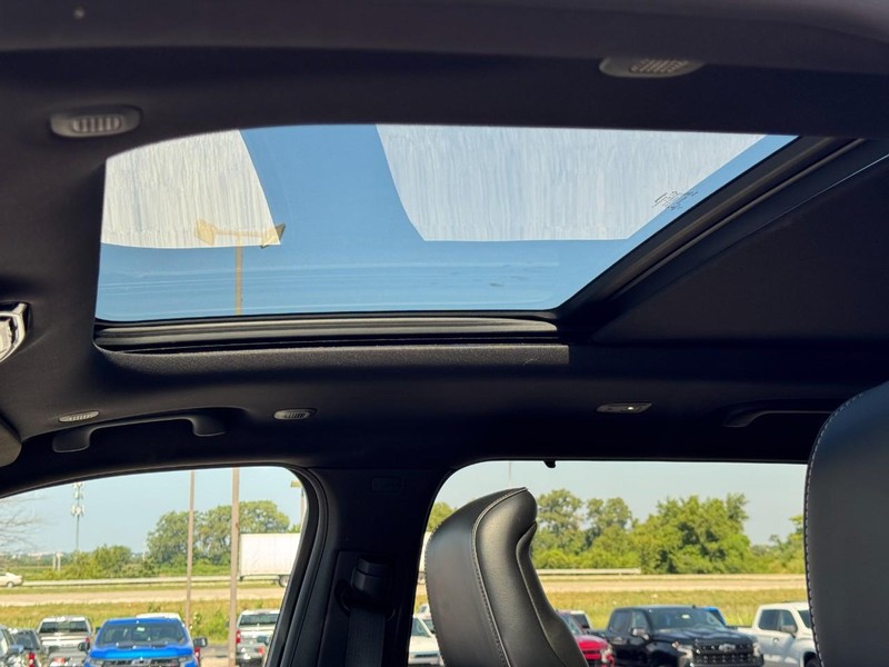 Jeep Grand Cherokee L Vehicle Full-screen Gallery Image 28