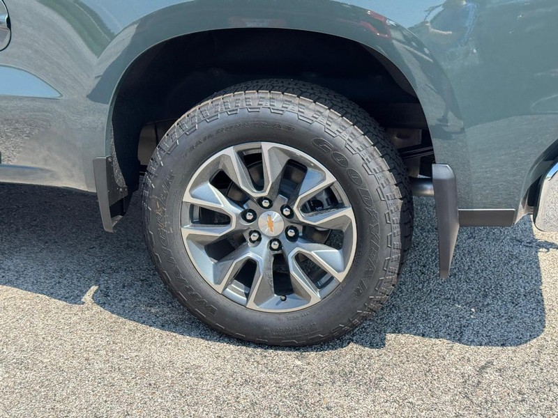 Chevrolet Silverado 1500 Vehicle Full-screen Gallery Image 4