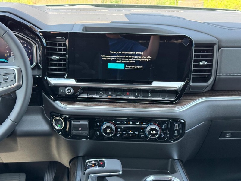 Chevrolet Silverado 1500 Vehicle Full-screen Gallery Image 8