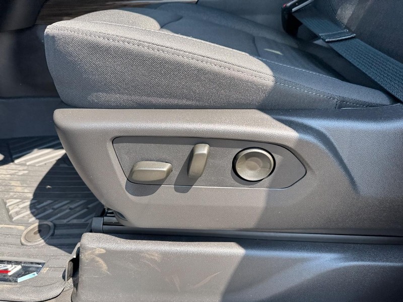 Chevrolet Silverado 1500 Vehicle Full-screen Gallery Image 10