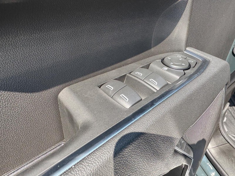 Chevrolet Silverado 1500 Vehicle Full-screen Gallery Image 11