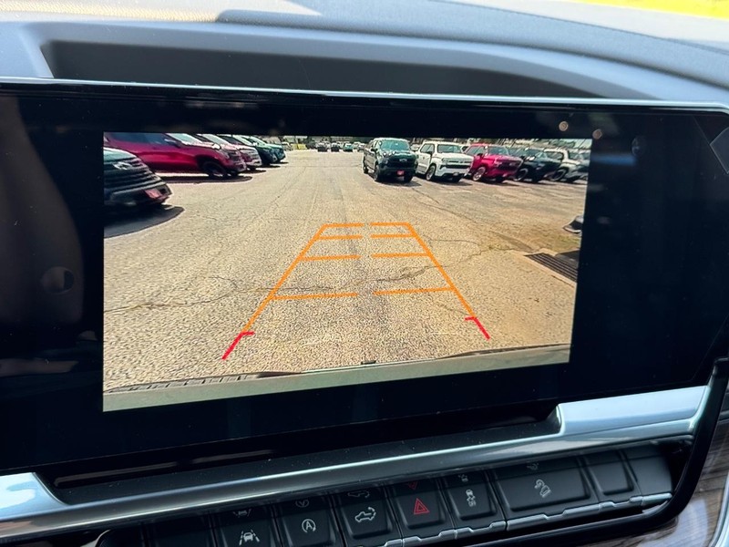 Chevrolet Silverado 1500 Vehicle Full-screen Gallery Image 16