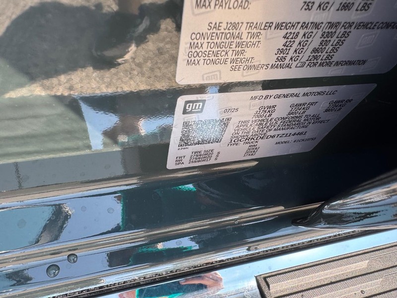 Chevrolet Silverado 1500 Vehicle Full-screen Gallery Image 17