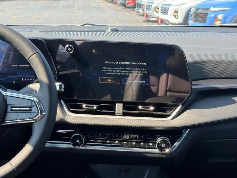 Chevrolet Equinox Vehicle Full-screen Gallery Image 8