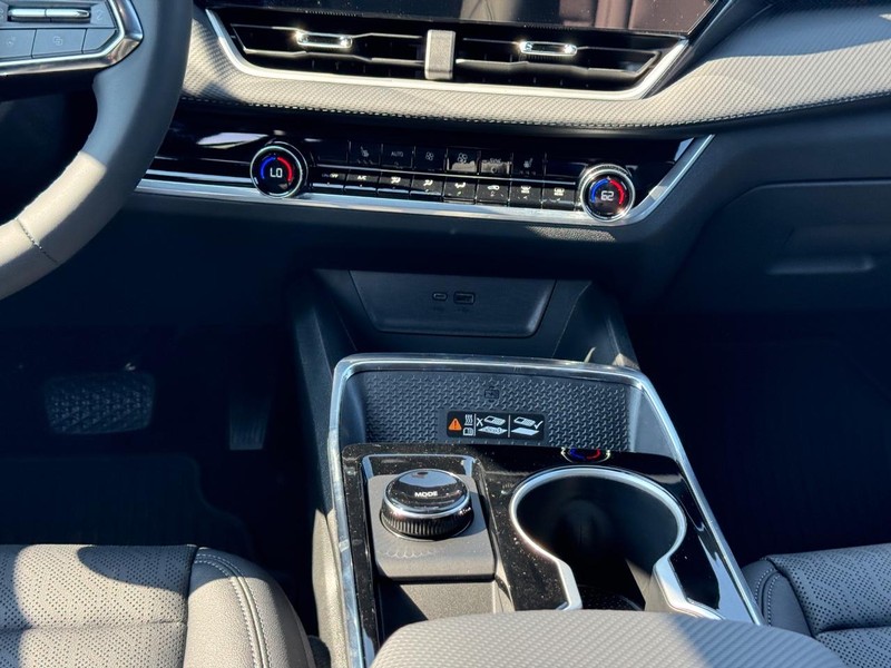 Chevrolet Equinox Vehicle Full-screen Gallery Image 9