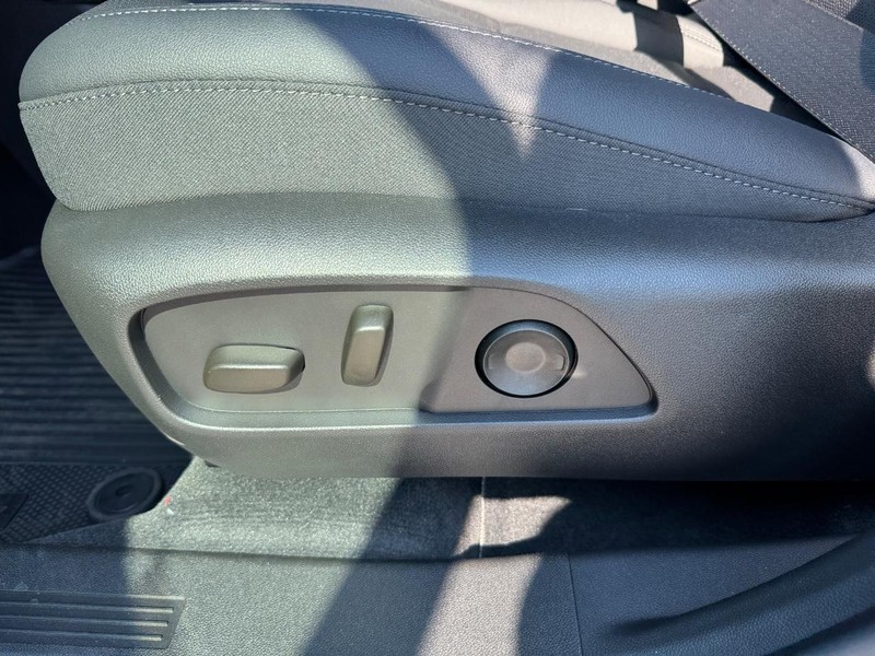 Chevrolet Equinox Vehicle Full-screen Gallery Image 10