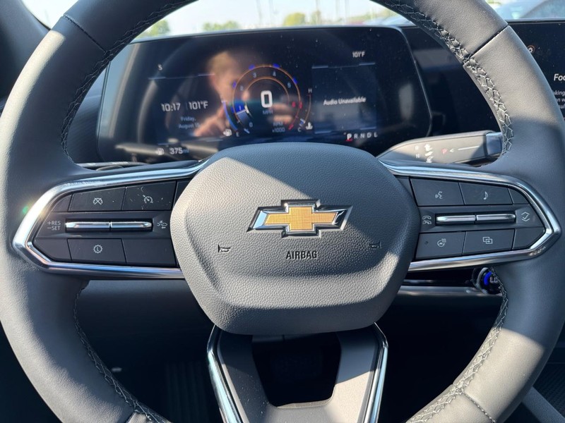 Chevrolet Equinox Vehicle Full-screen Gallery Image 12