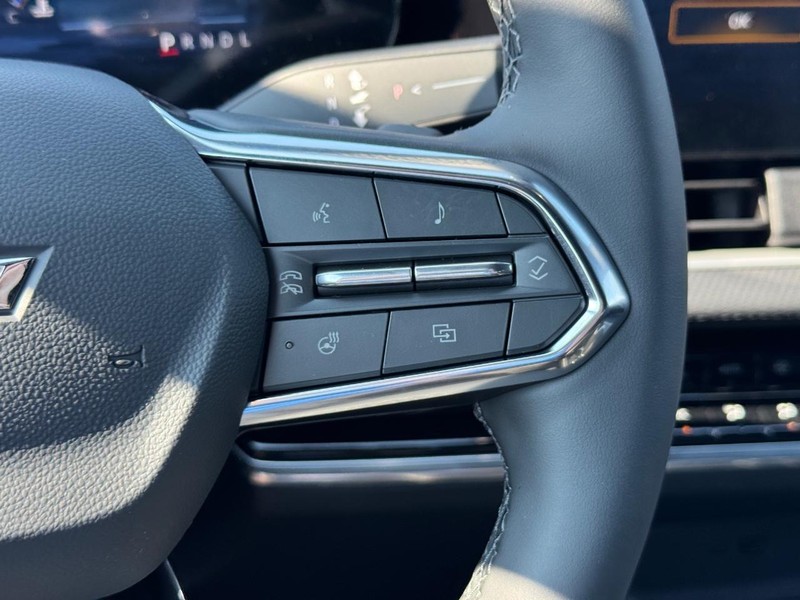 Chevrolet Equinox Vehicle Full-screen Gallery Image 14