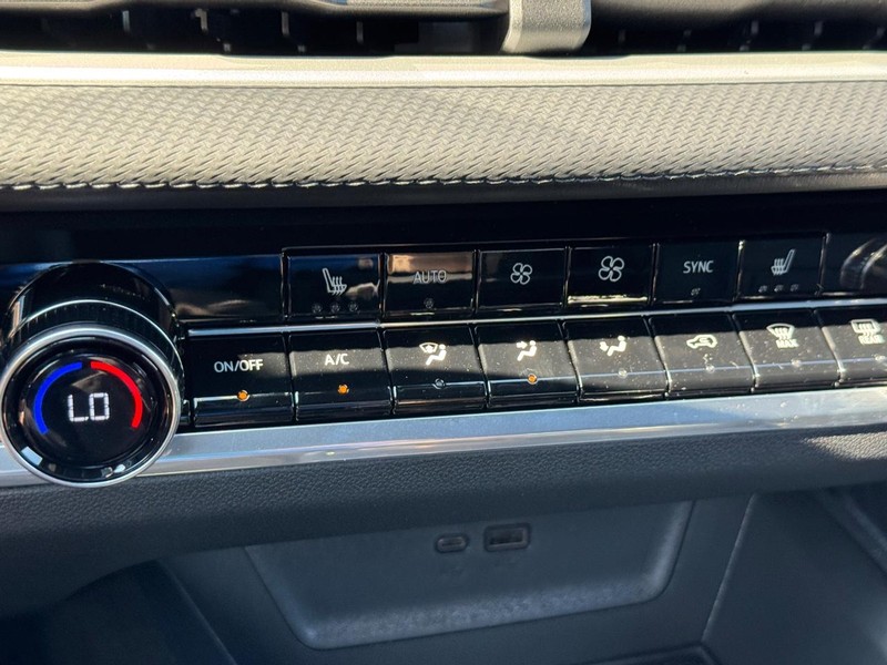 Chevrolet Equinox Vehicle Full-screen Gallery Image 15