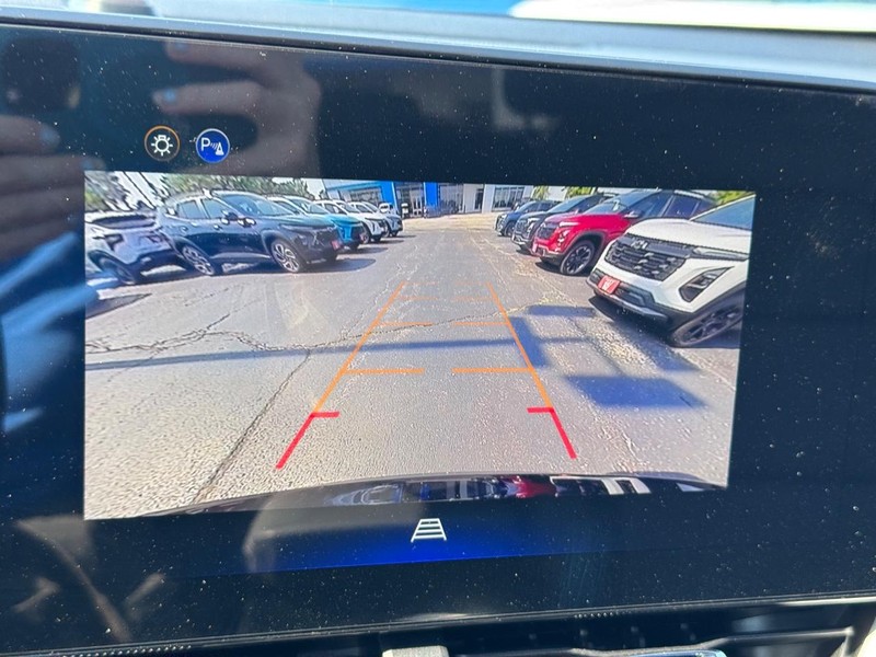 Chevrolet Equinox Vehicle Full-screen Gallery Image 16