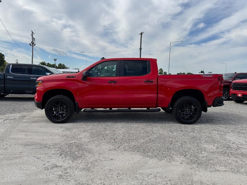 Chevrolet Silverado 1500 Vehicle Full-screen Gallery Image 2