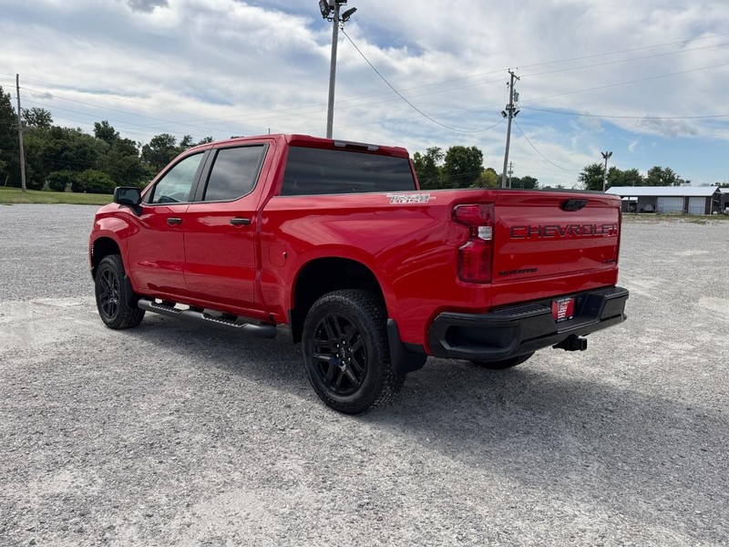 Chevrolet Silverado 1500 Vehicle Full-screen Gallery Image 3