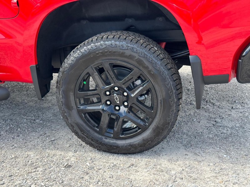 Chevrolet Silverado 1500 Vehicle Full-screen Gallery Image 4