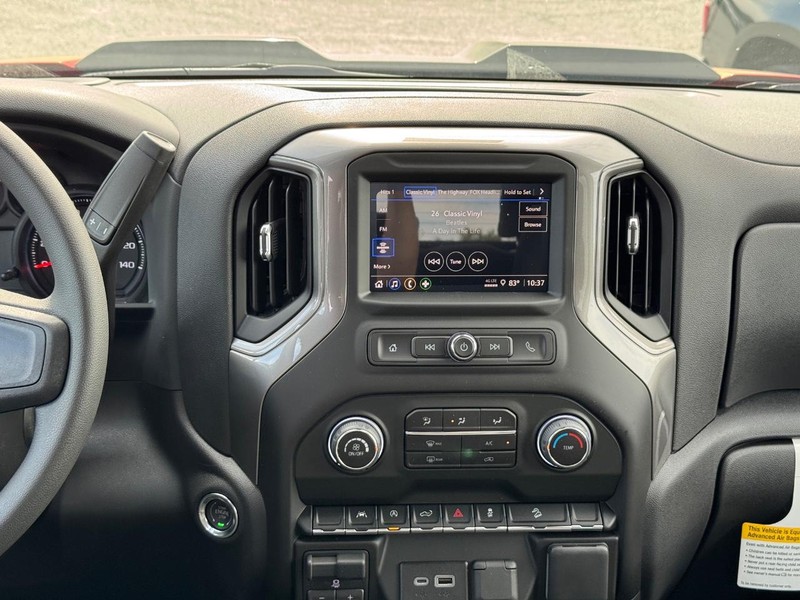 Chevrolet Silverado 1500 Vehicle Full-screen Gallery Image 8