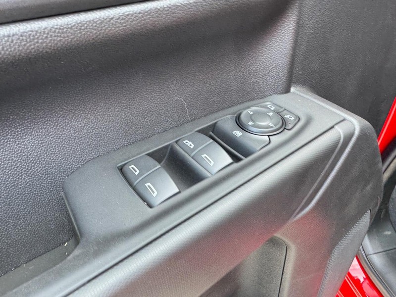 Chevrolet Silverado 1500 Vehicle Full-screen Gallery Image 11