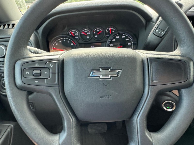 Chevrolet Silverado 1500 Vehicle Full-screen Gallery Image 12