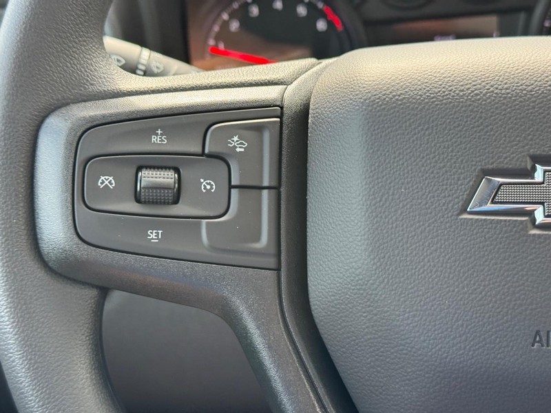 Chevrolet Silverado 1500 Vehicle Full-screen Gallery Image 13