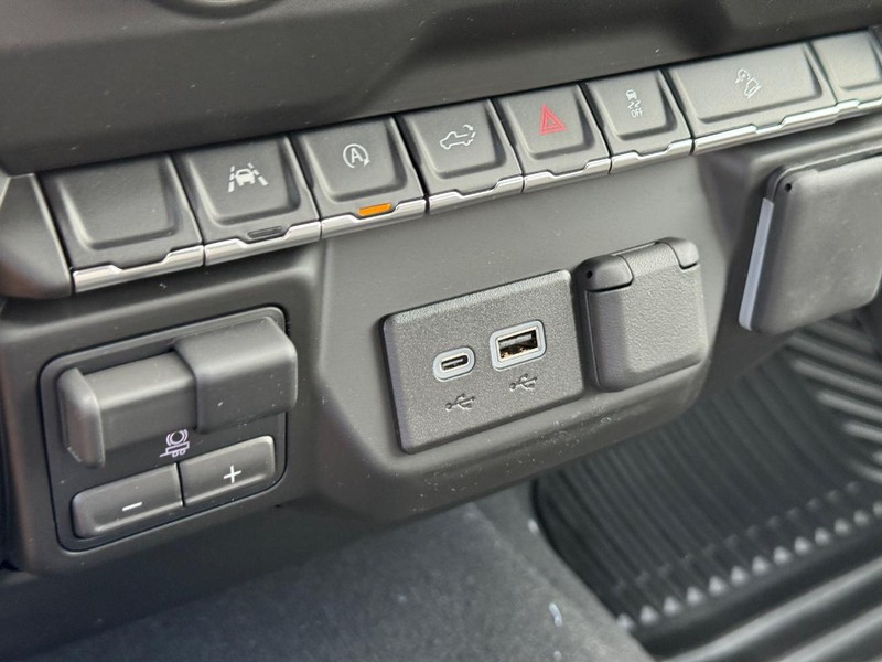 Chevrolet Silverado 1500 Vehicle Full-screen Gallery Image 14