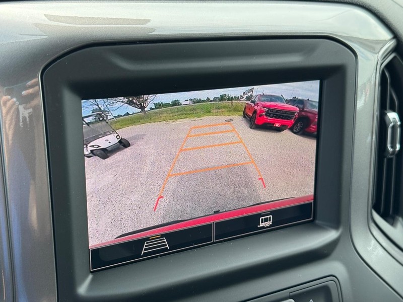 Chevrolet Silverado 1500 Vehicle Full-screen Gallery Image 15