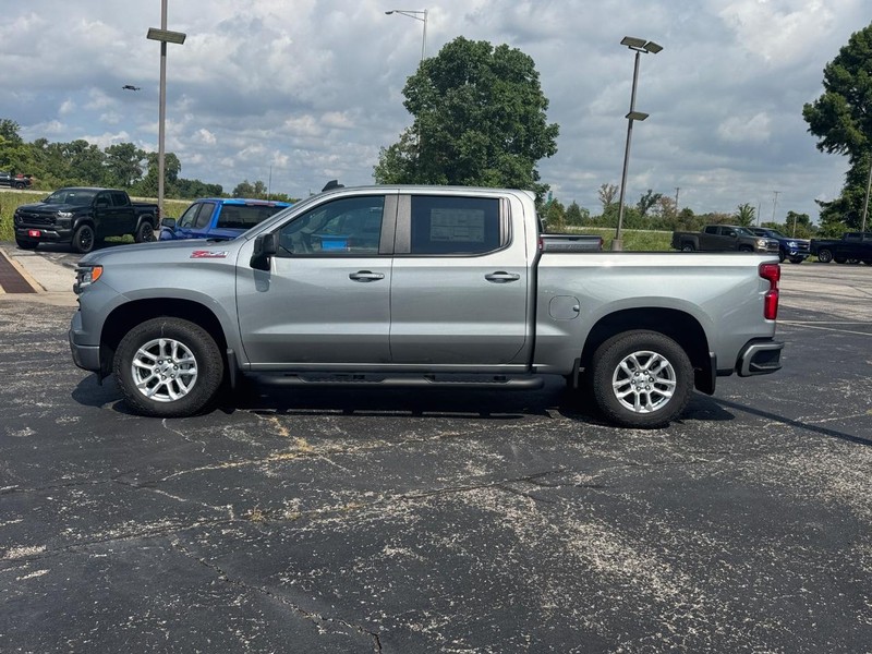 Chevrolet Silverado 1500 Vehicle Full-screen Gallery Image 2