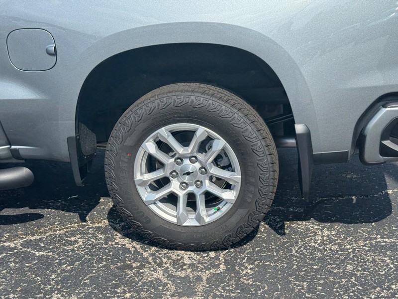 Chevrolet Silverado 1500 Vehicle Full-screen Gallery Image 4