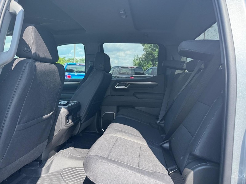 Chevrolet Silverado 1500 Vehicle Full-screen Gallery Image 5