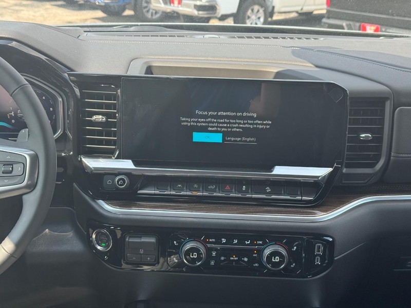 Chevrolet Silverado 1500 Vehicle Full-screen Gallery Image 8