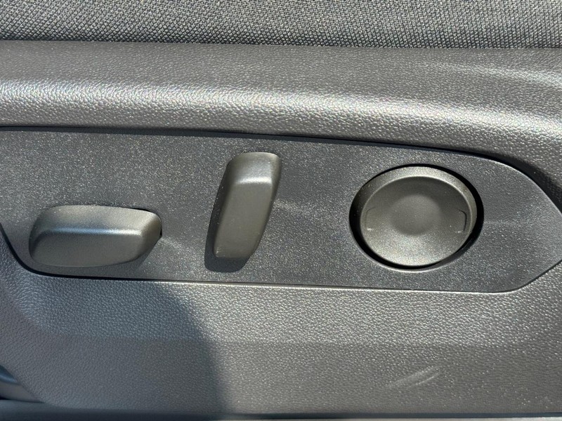 Chevrolet Silverado 1500 Vehicle Full-screen Gallery Image 10