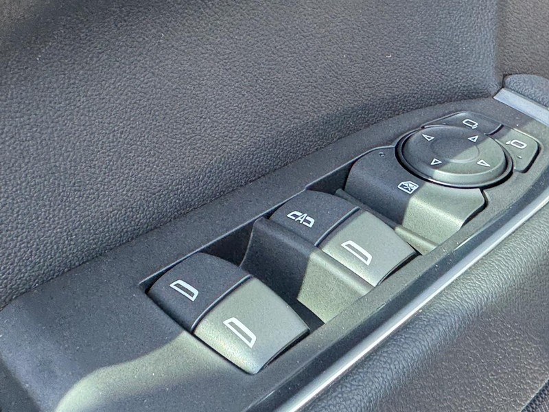 Chevrolet Silverado 1500 Vehicle Full-screen Gallery Image 11