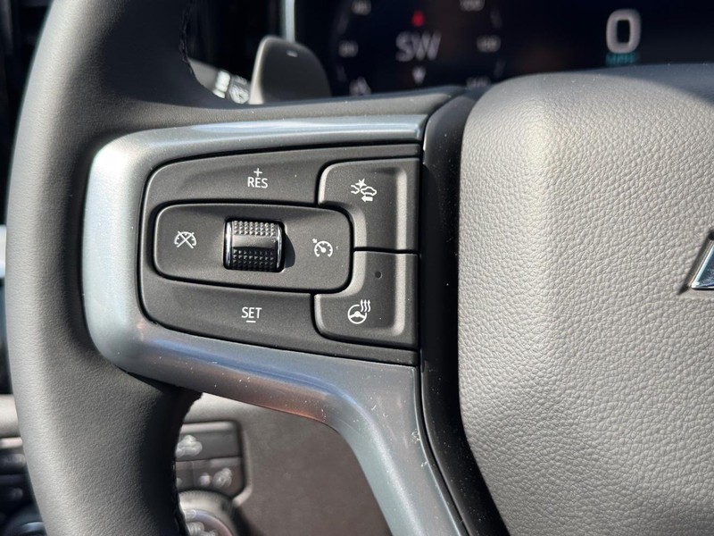 Chevrolet Silverado 1500 Vehicle Full-screen Gallery Image 13