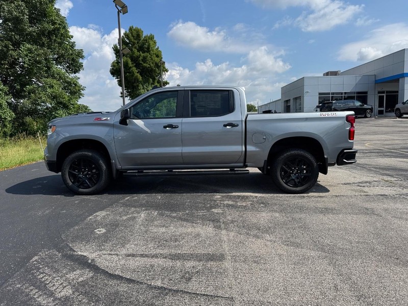 Chevrolet Silverado 1500 Vehicle Full-screen Gallery Image 2