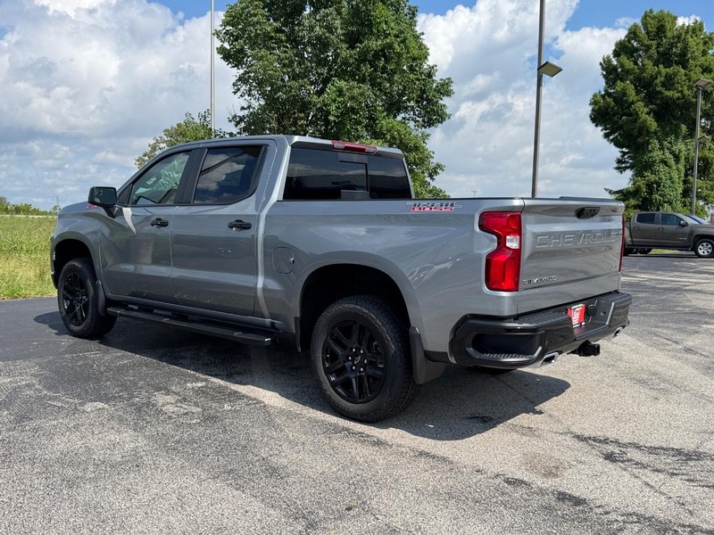 Chevrolet Silverado 1500 Vehicle Full-screen Gallery Image 3