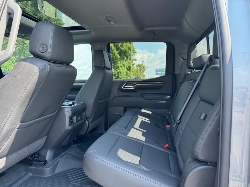 Chevrolet Silverado 1500 Vehicle Full-screen Gallery Image 5