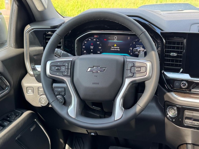 Chevrolet Silverado 1500 Vehicle Full-screen Gallery Image 8